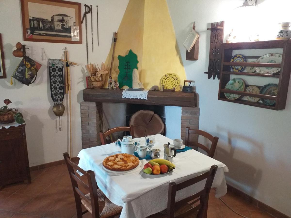 B&B Is Camminantis Nurallao Exterior photo